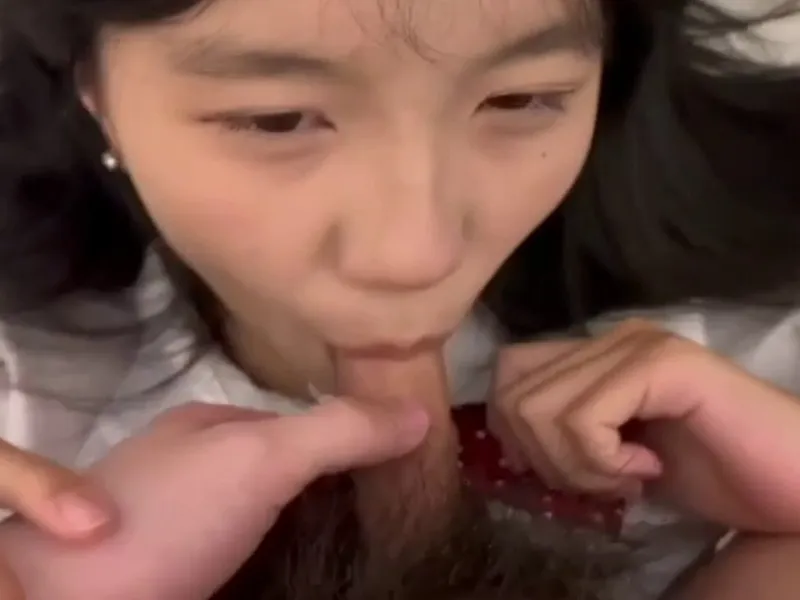 Em loli dễ thương mút chuối biến em thành con đào nứng p2